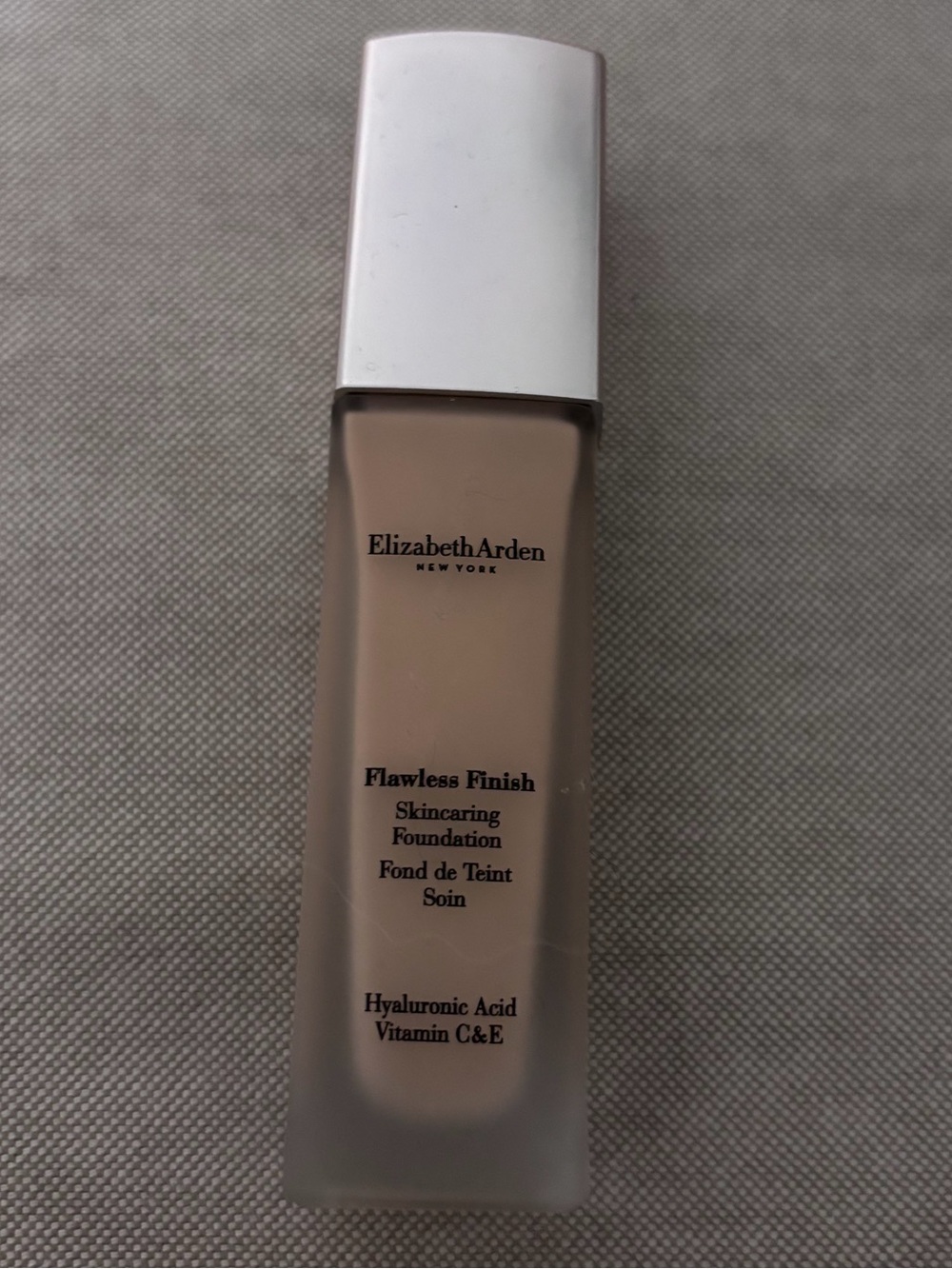 Elizabeth Arden Flawless Finish Skincaring Foundation 260N 30ML